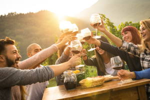 Friends-sitting-at-an-outdoor-table-drinking-wine-together